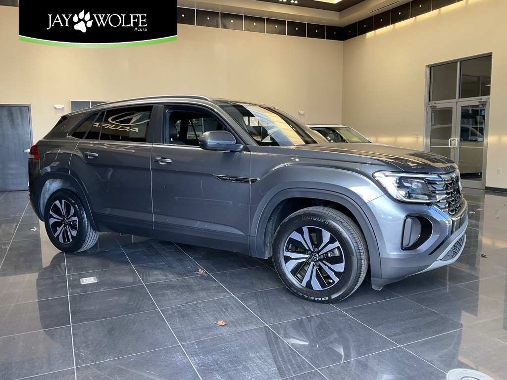 2024 Volkswagen Atlas Cross Sport SE's photo