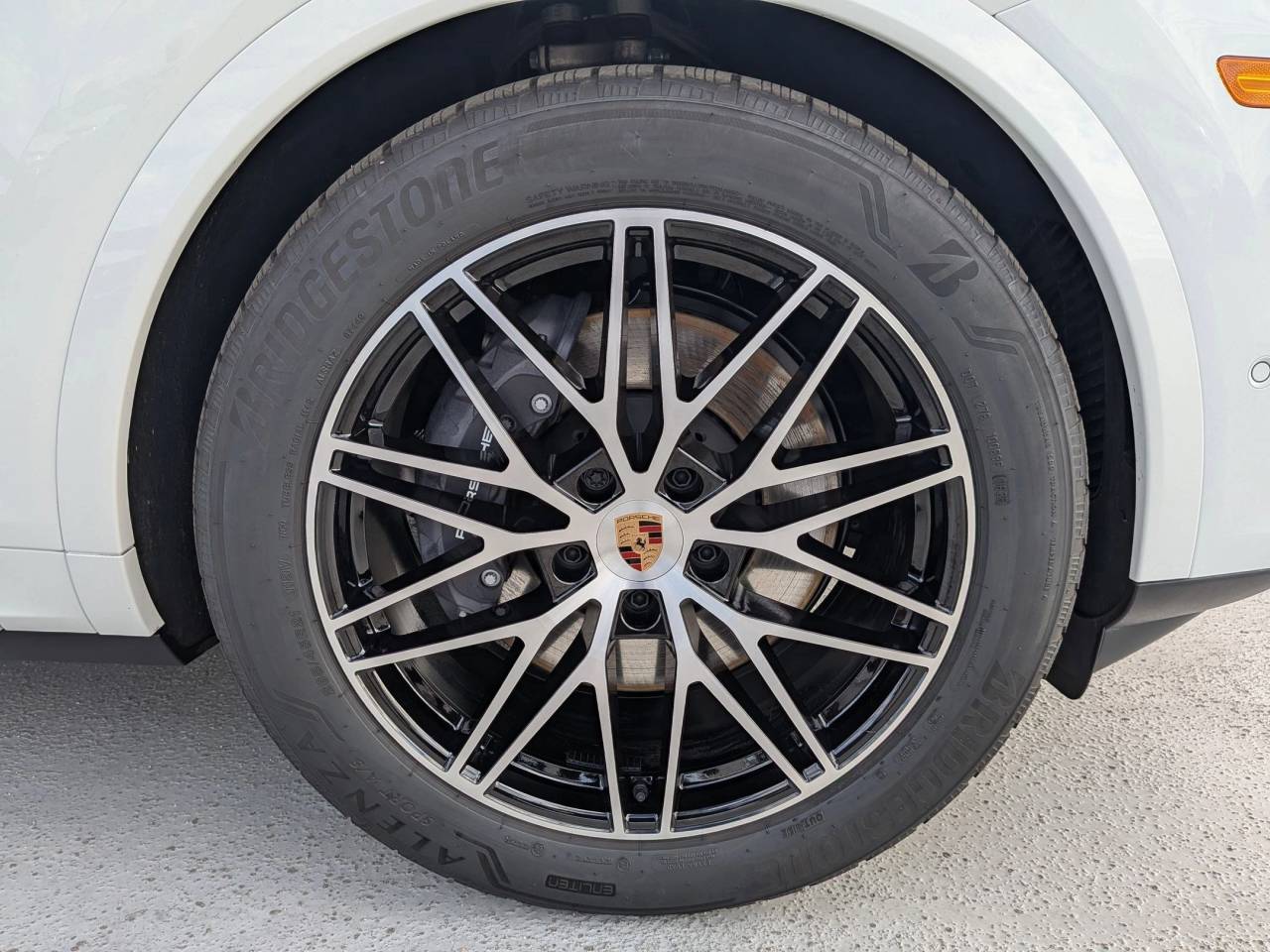 2025 Porsche Cayenne Coupe Base photo 29