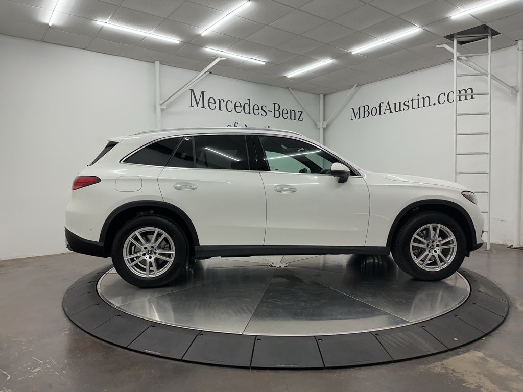 2025 Mercedes Benz GLC 300 4MATIC photo 5