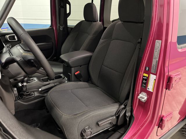 2024 Jeep Wrangler Willys photo 4