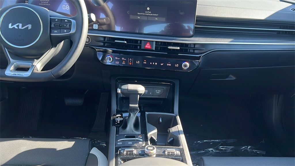 2025 Kia K5 GT-Line photo 13