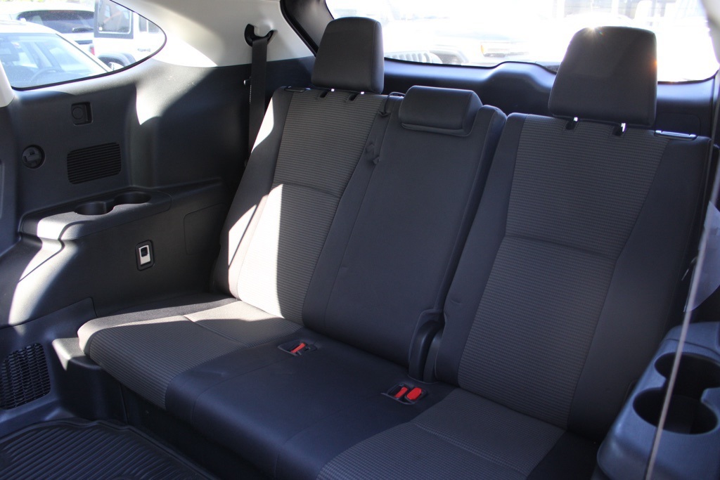 2023 Toyota Highlander L photo 18