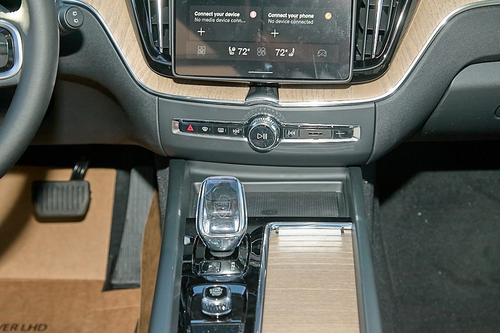 2026 VOLVO XC60 - Image 27