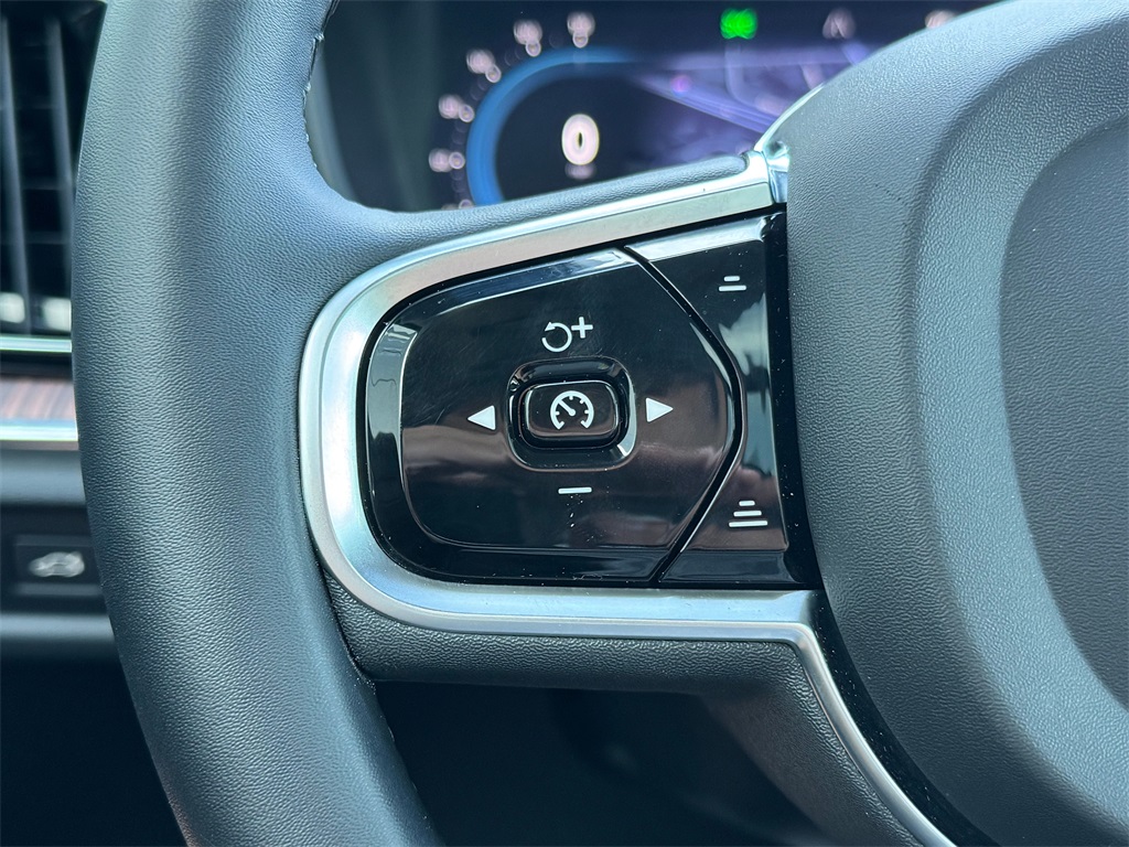 2024 Volvo V60 Cross Country B5 Plus photo 17