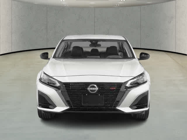 2025 Nissan Altima SR photo 4