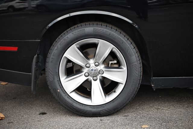 2021 Dodge Challenger SXT photo 5