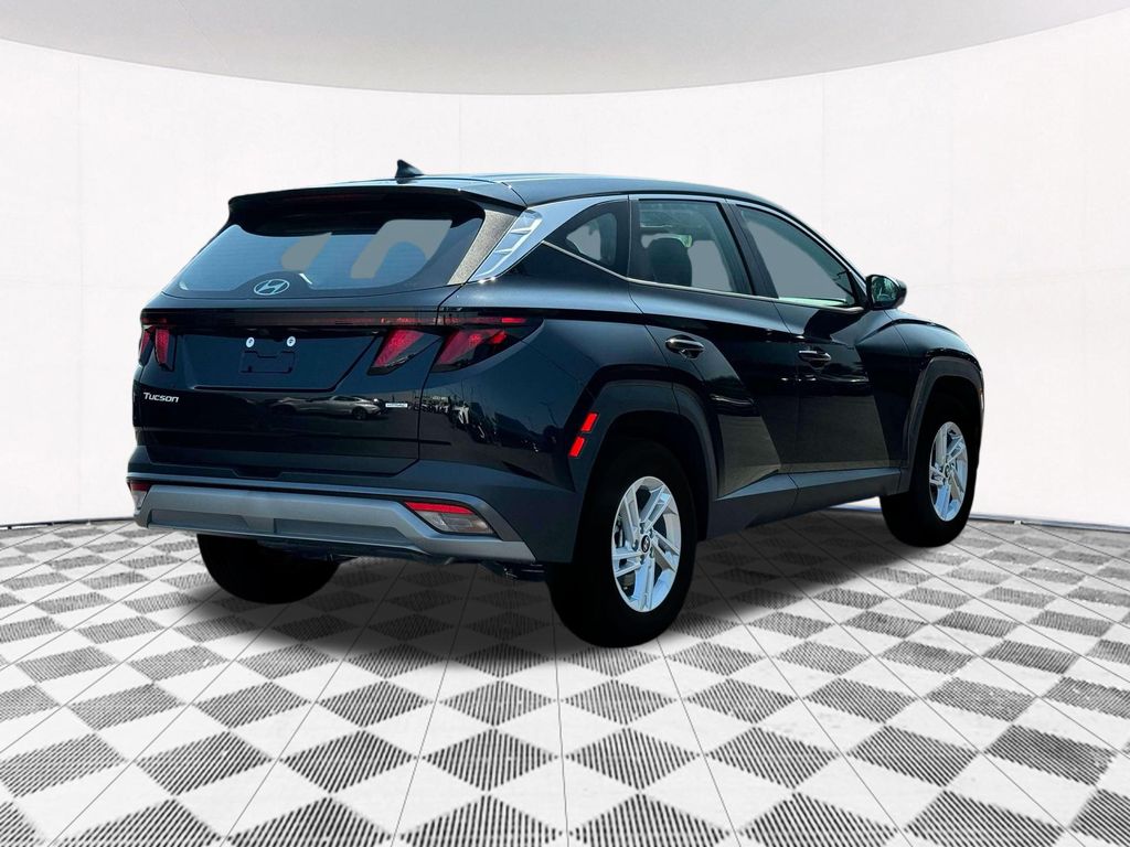 2025 Hyundai Tucson SE photo 6