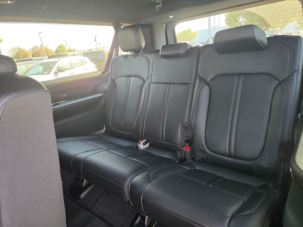 2025 Jeep Wagoneer L Base photo 7