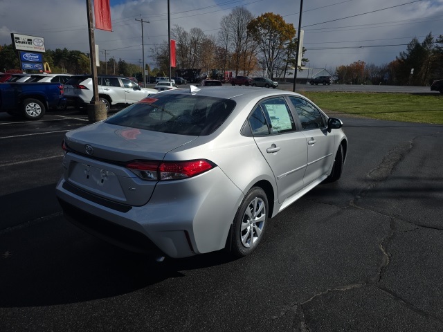 2026 Toyota Corolla LE photo 3