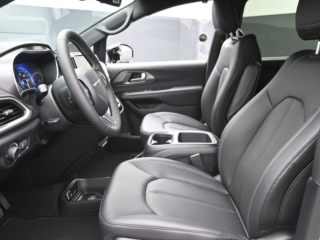 2026 Chrysler Voyager LX photo 12