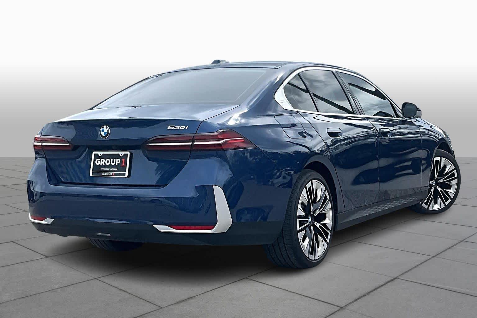 2025 BMW 5 Series 530i - Photo 12