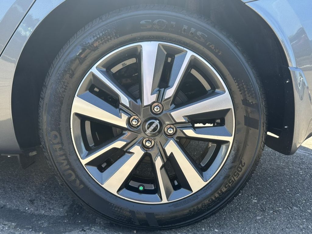 2025 Nissan Versa 1.6 S photo 11