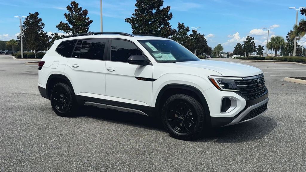 2025 Volkswagen Atlas Peak Edition SE photo 2