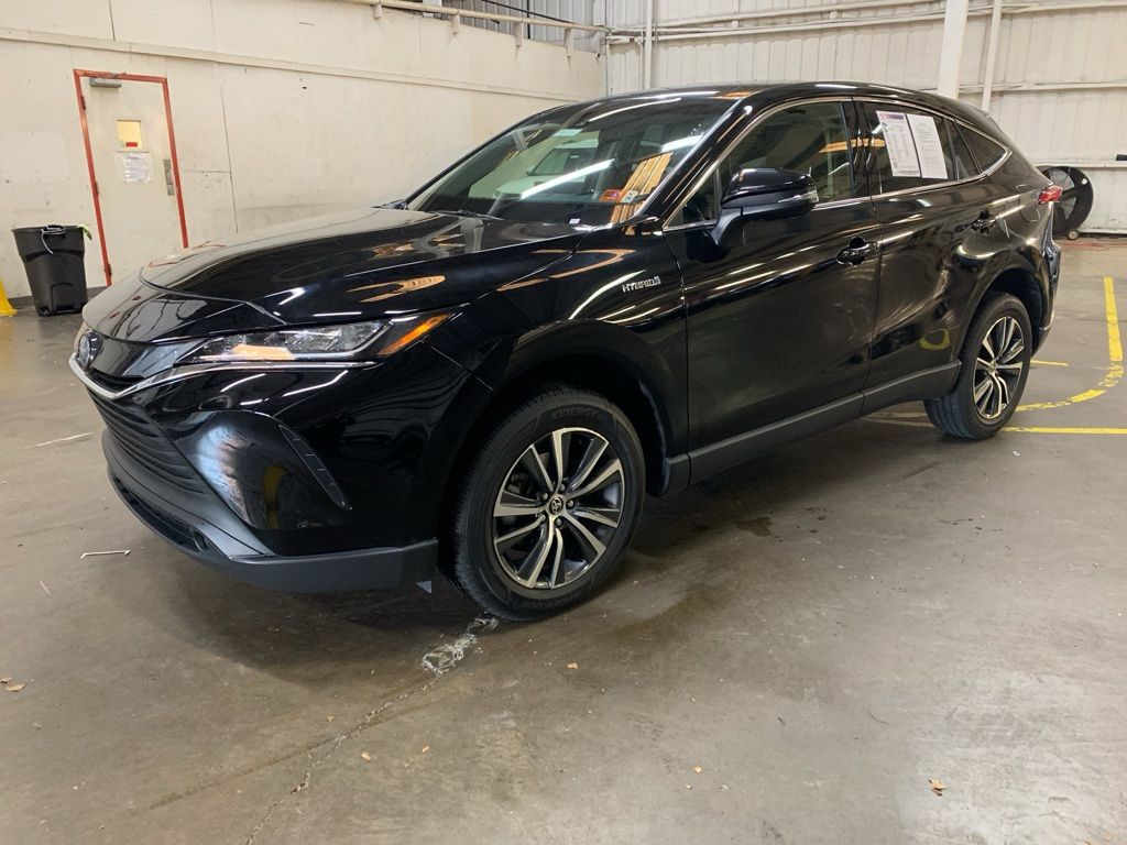 2021 Toyota Venza LE's photo