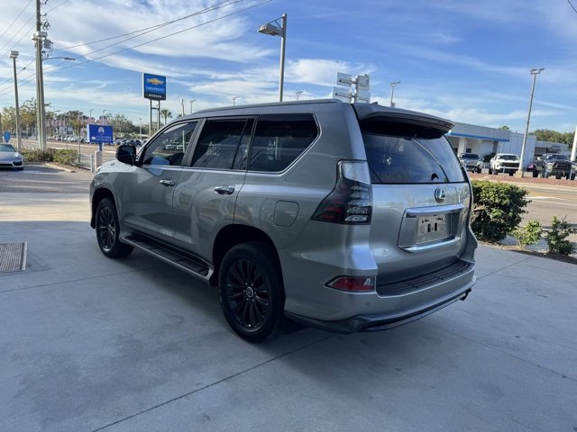 2023 Lexus GX 460 Luxury photo 3