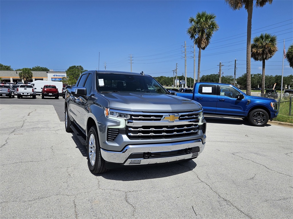 2023 Chevrolet Silverado 1500 LTZ photo 2