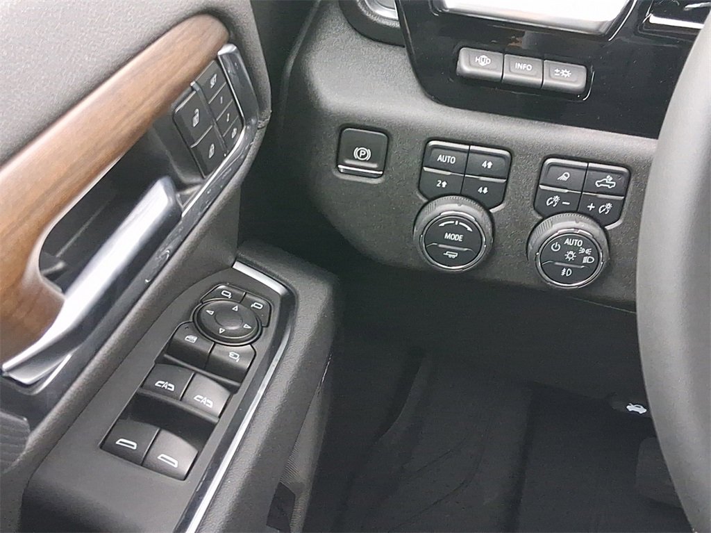 2025 Chevrolet Silverado 1500 High Country photo 12