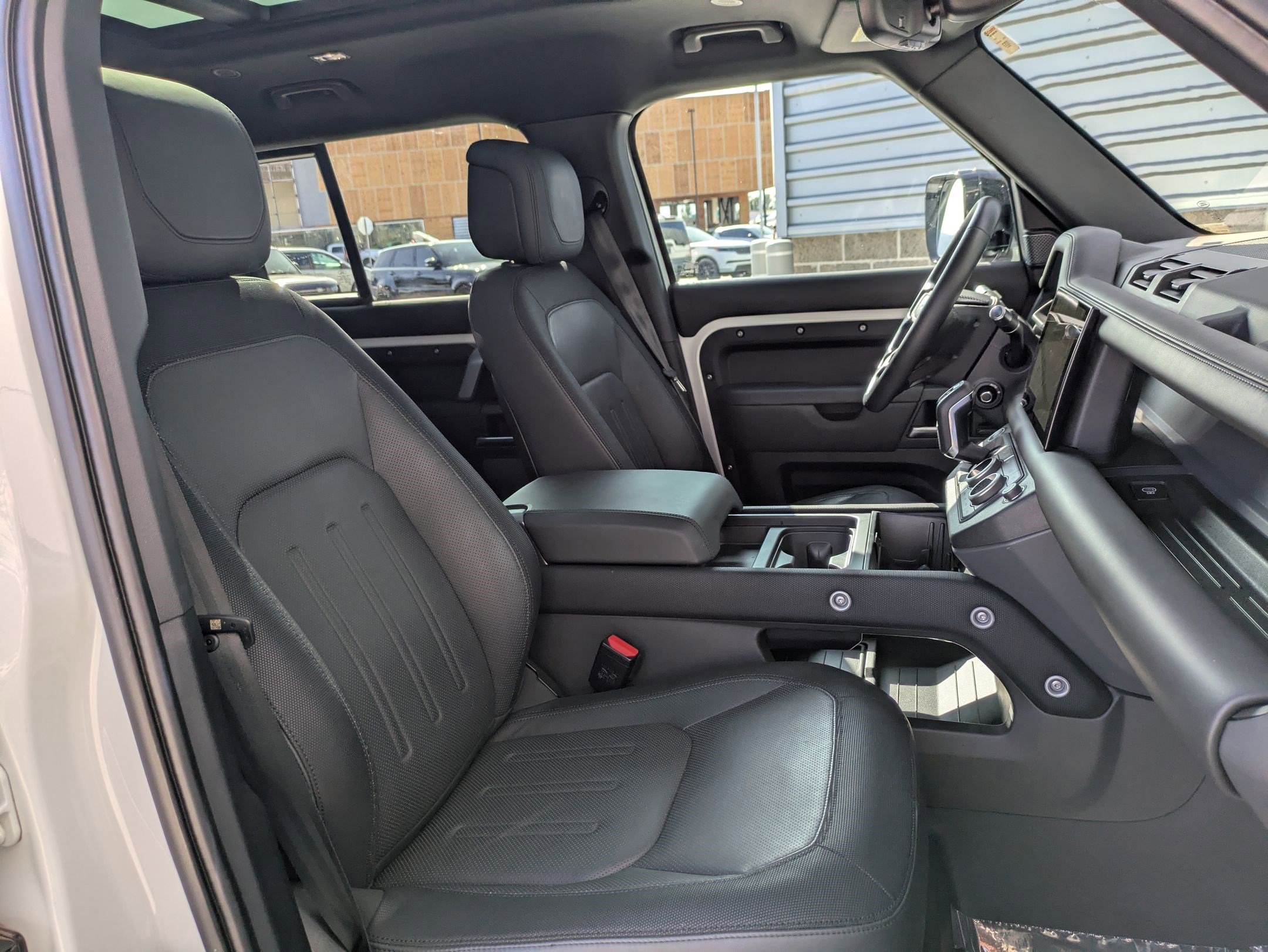 2022 Land Rover Defender 110 X-Dynamic HSE photo 28