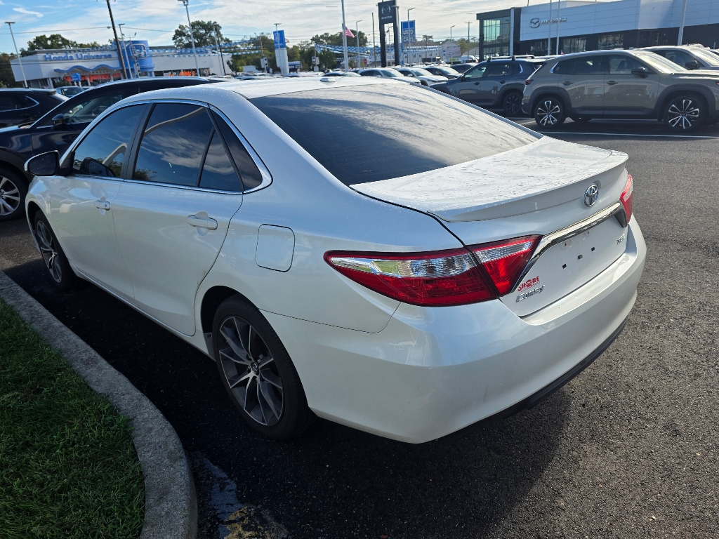 2017 Toyota Camry XSE photo 4