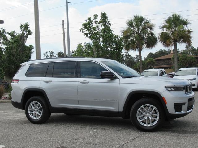 2025 Jeep Grand Cherokee Laredo photo 2