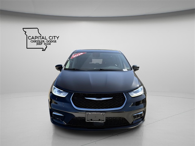 2024 Chrysler Pacifica Touring L photo 3