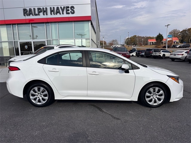 2023 Toyota Corolla LE photo 2