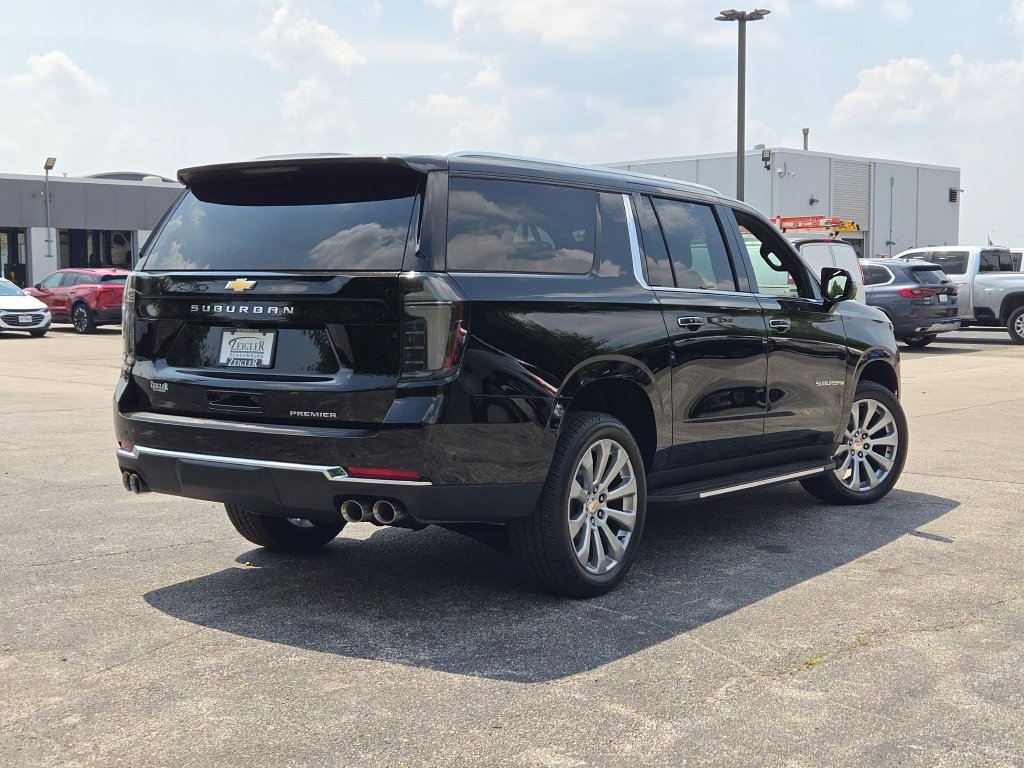 2025 Chevrolet Suburban Premier photo 13
