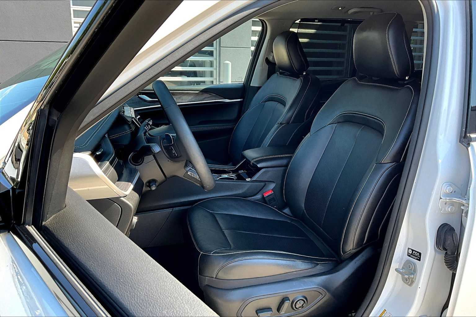 2023 Jeep Grand Cherokee Limited photo 7
