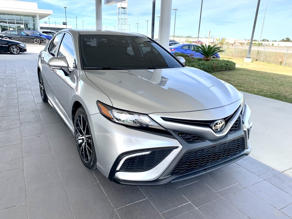 2022 Toyota Camry SE photo 3