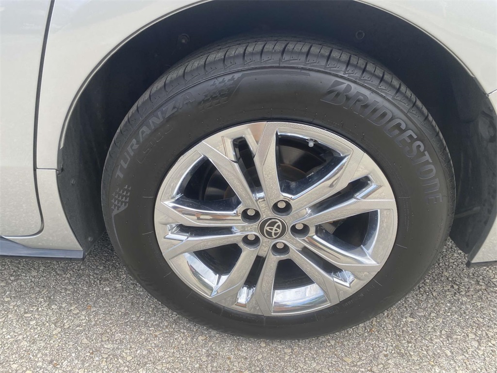 2023 Toyota Sienna XSE photo 7