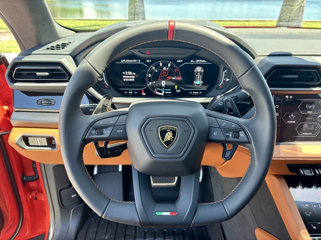 2025 Lamborghini Urus SE photo 8