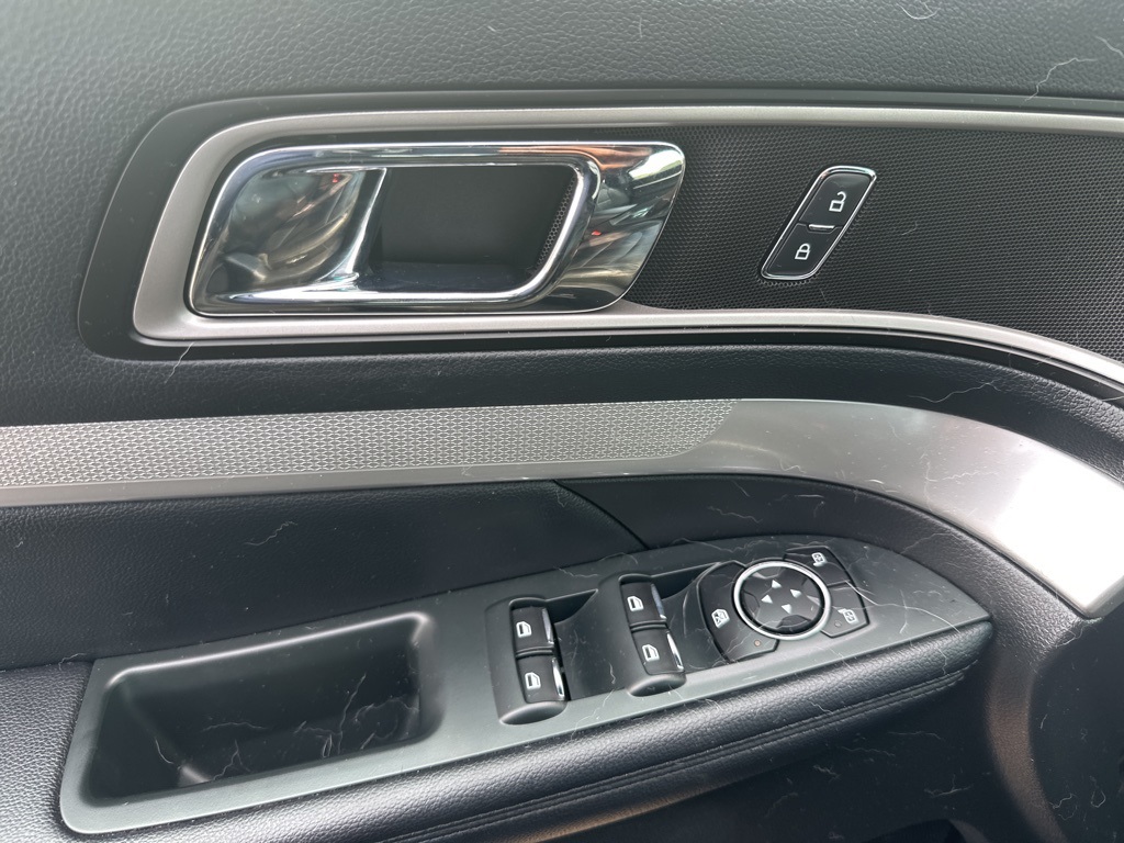 2016 Ford Explorer XLT photo 8