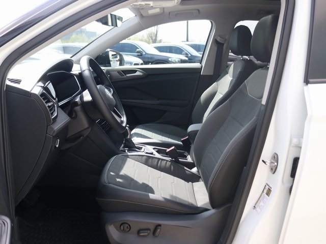 2025 Volkswagen Taos SE photo 5