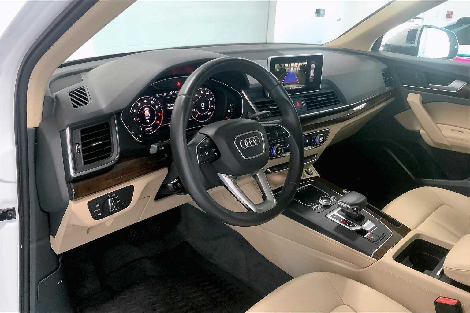 2020 Audi Q5 45 Premium Plus photo 2