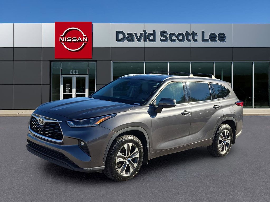 2021 Toyota Highlander XLE's photo