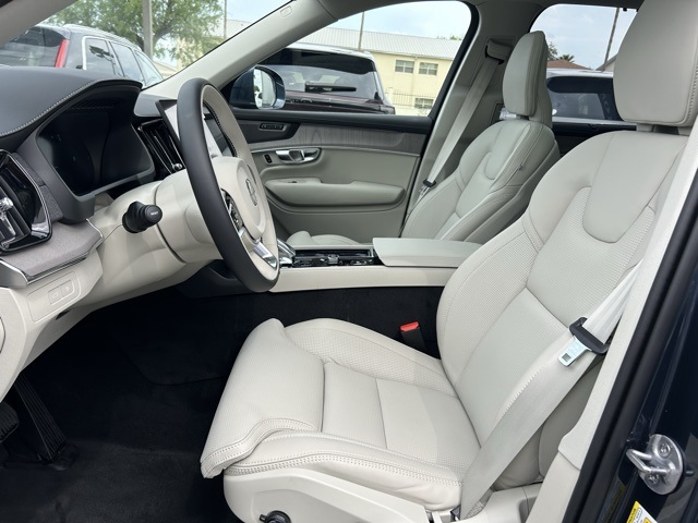 2025 Volvo XC90 T8 AWD photo 13