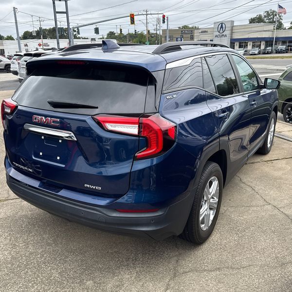 2022 Gmc Terrain SLE photo 2