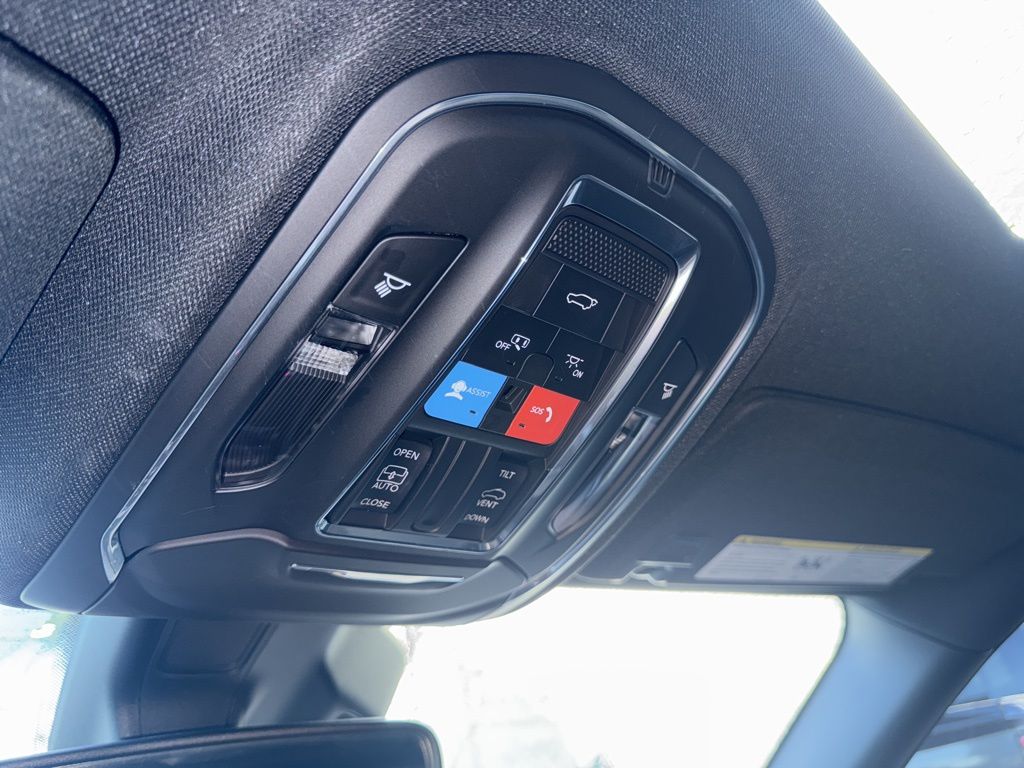 2023 Jeep Grand Cherokee Altitude photo 22