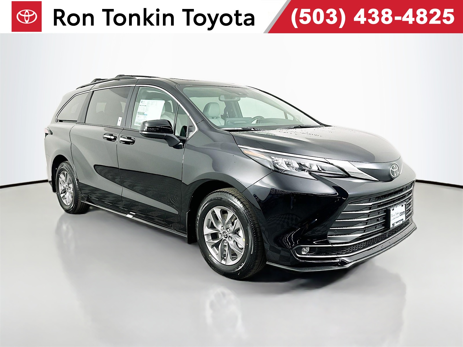 2026 Toyota Sienna XLE's photo
