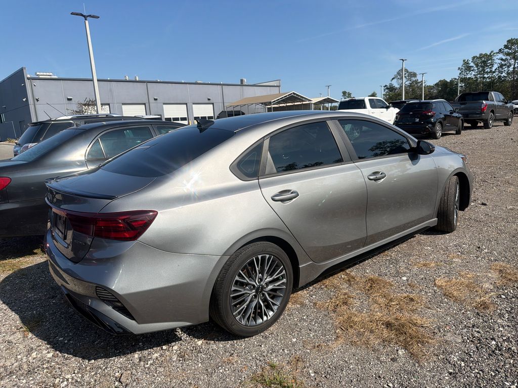2022 Kia Forte GT-Line photo 2