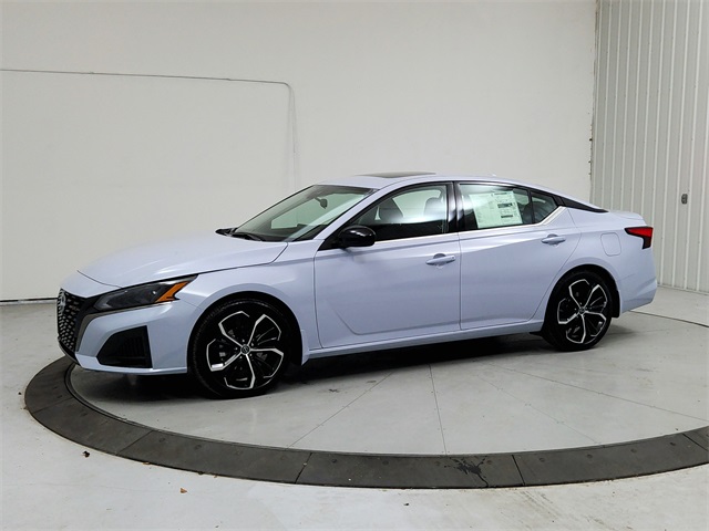 2025 Nissan Altima 2.5 SR photo 3