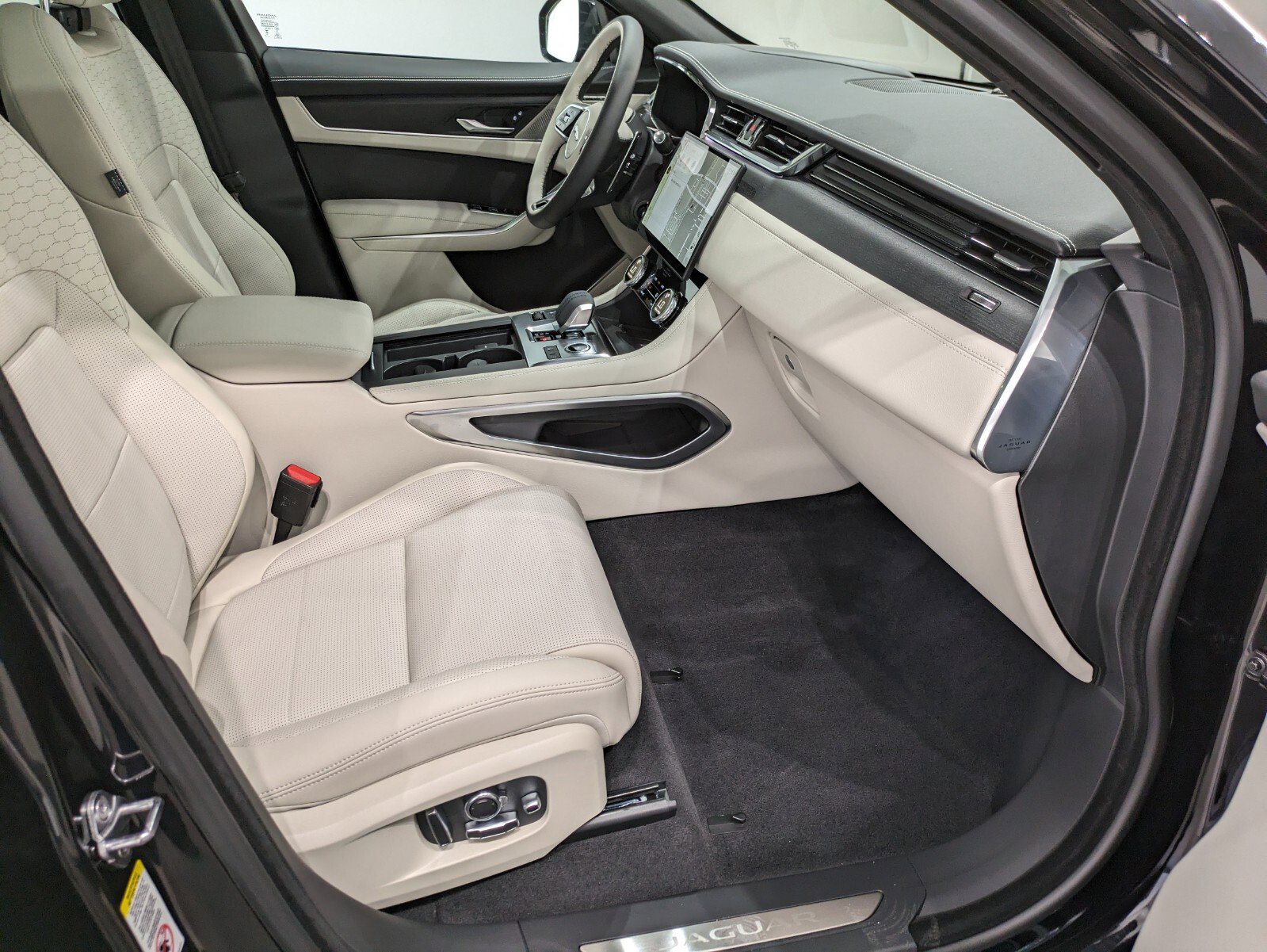 2025 Jaguar F-PACE R-Dynamic S P250 photo 22