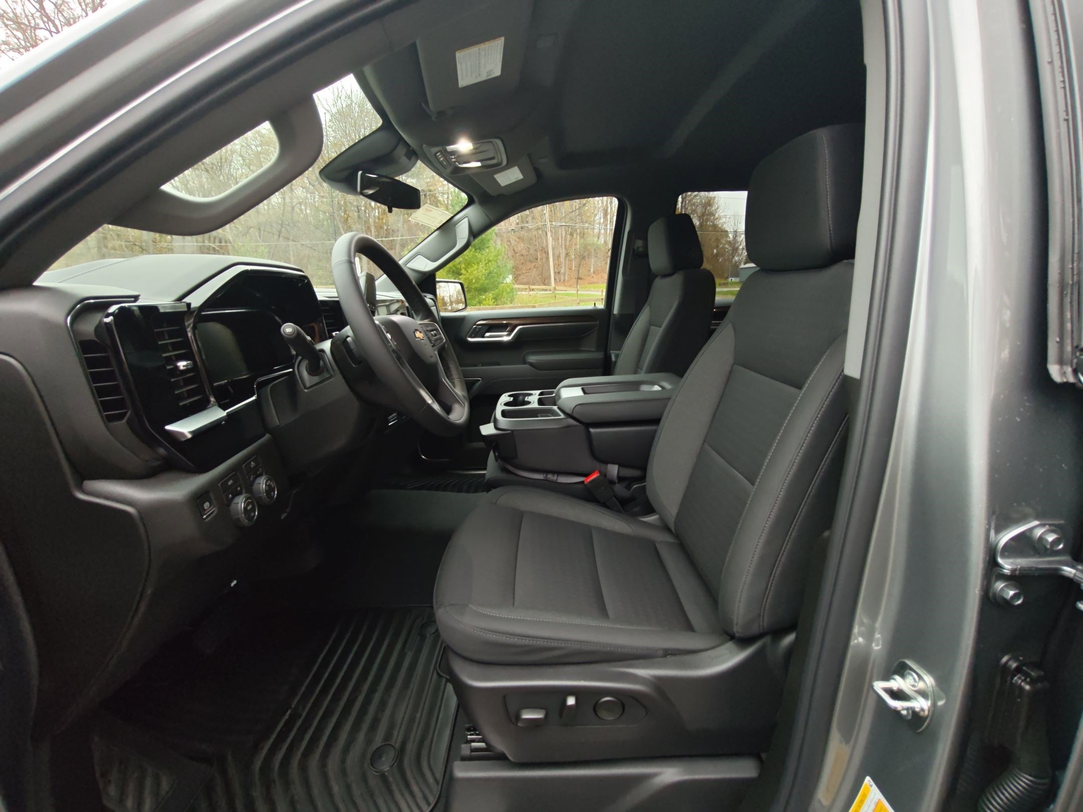 2026 Chevrolet Silverado photo 3