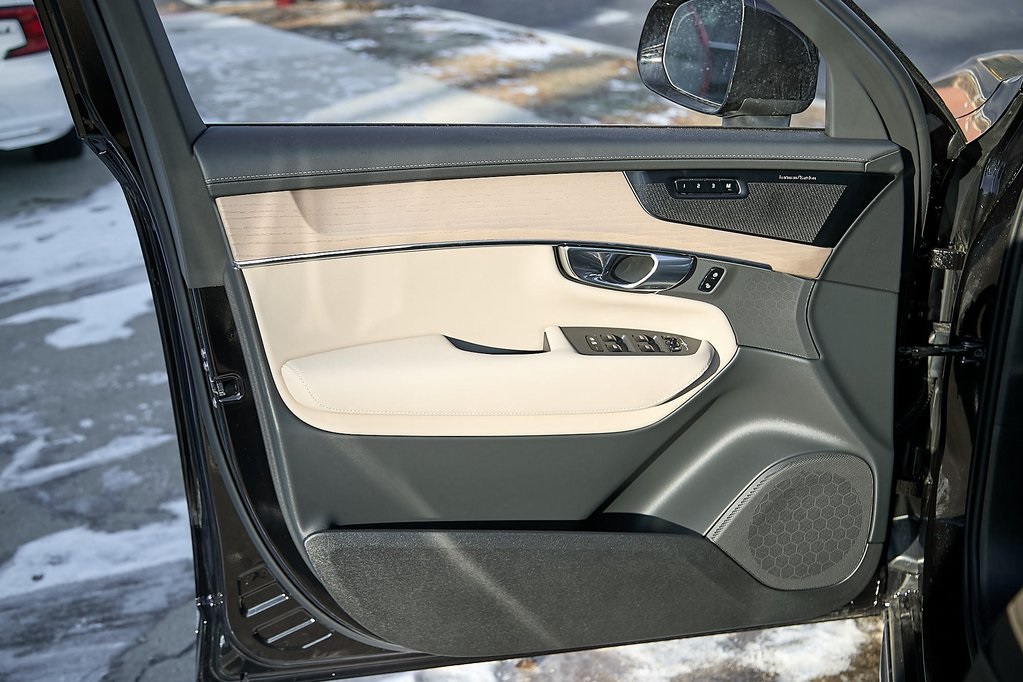 2026 VOLVO XC90 - Image 8