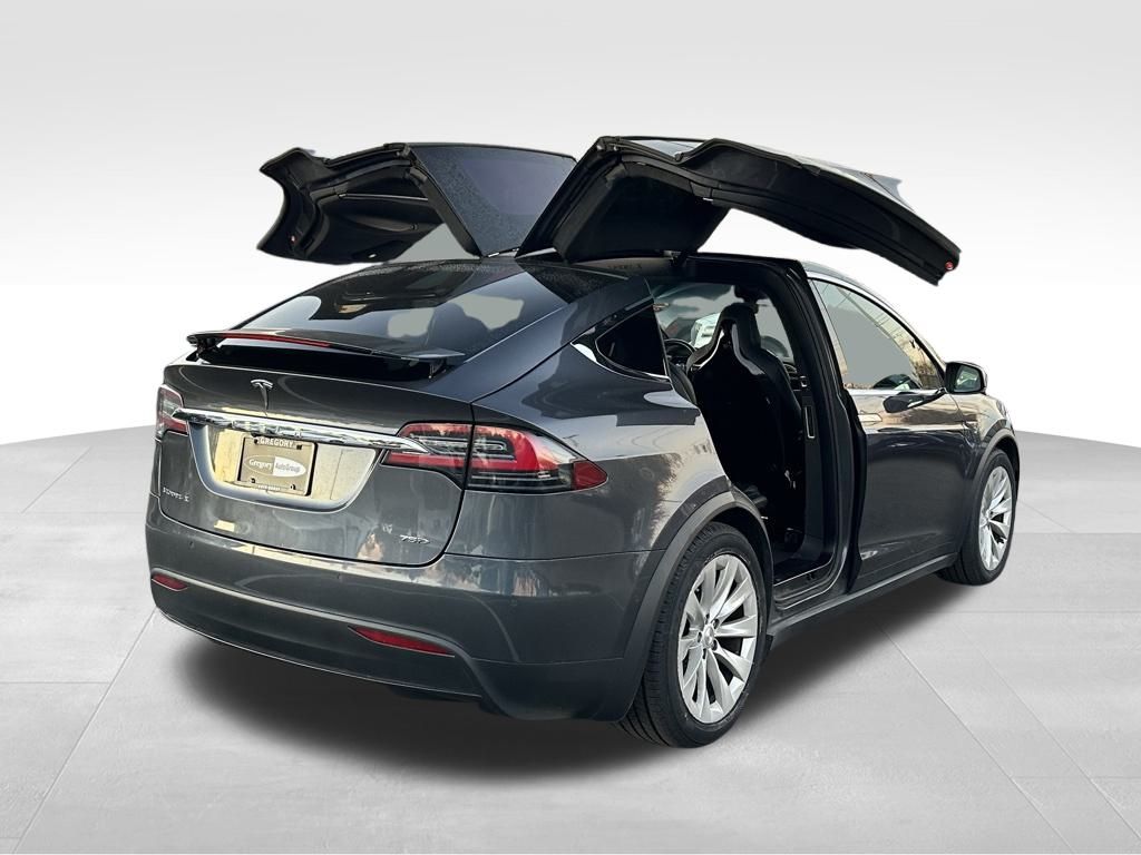 2016 Tesla Model X 75D photo 4