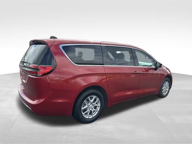 2026 Chrysler Pacifica photo 6