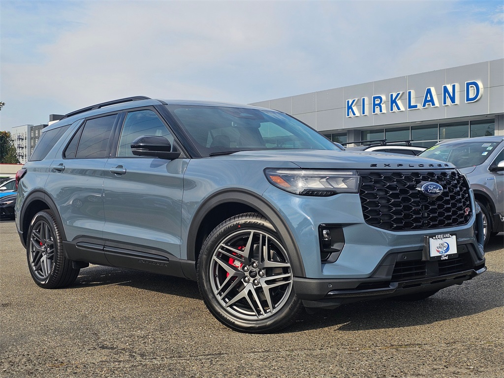 2025 Ford Explorer ST's photo
