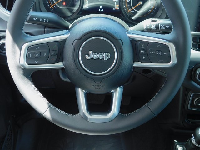 2025 Jeep Wrangler Sahara photo 14