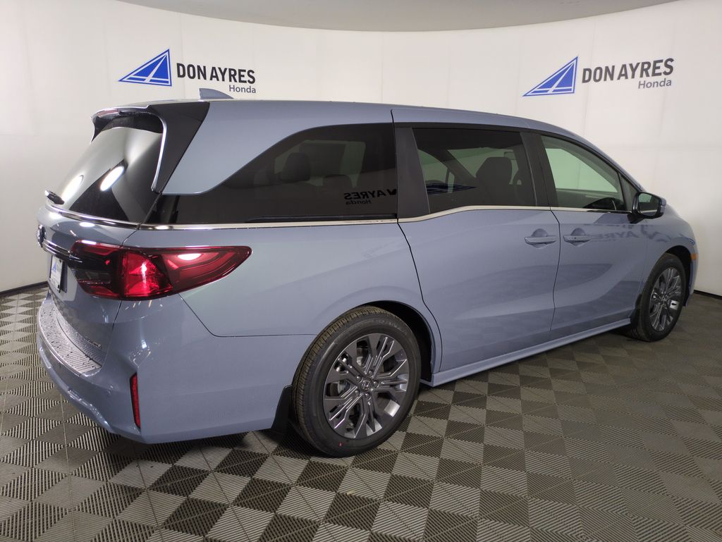 2026 Honda Odyssey Touring photo 5