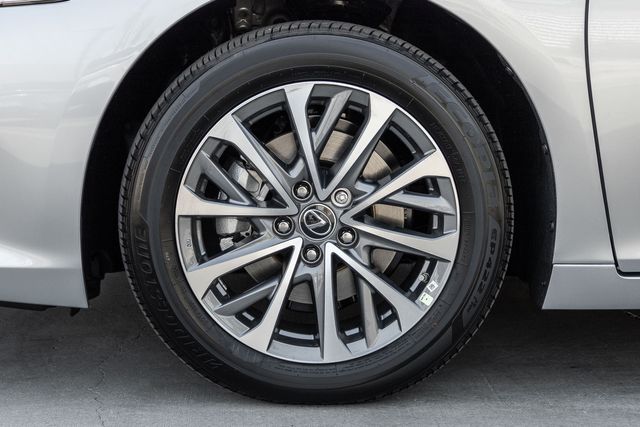 2025 Lexus ES 350 photo 8